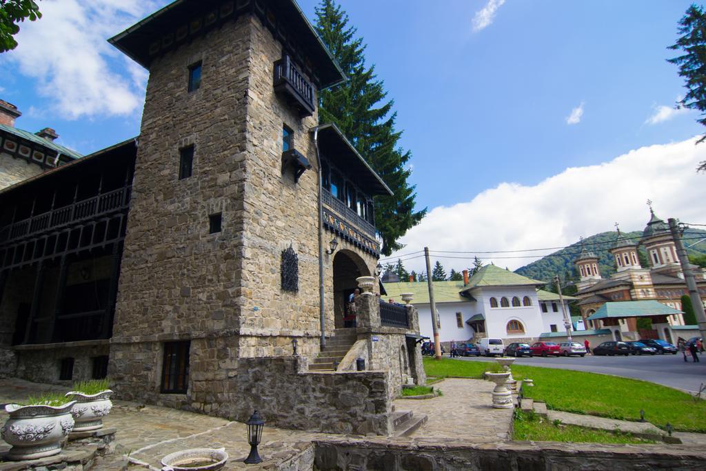 Casa Cu Farfurii Sinaia Exterior foto