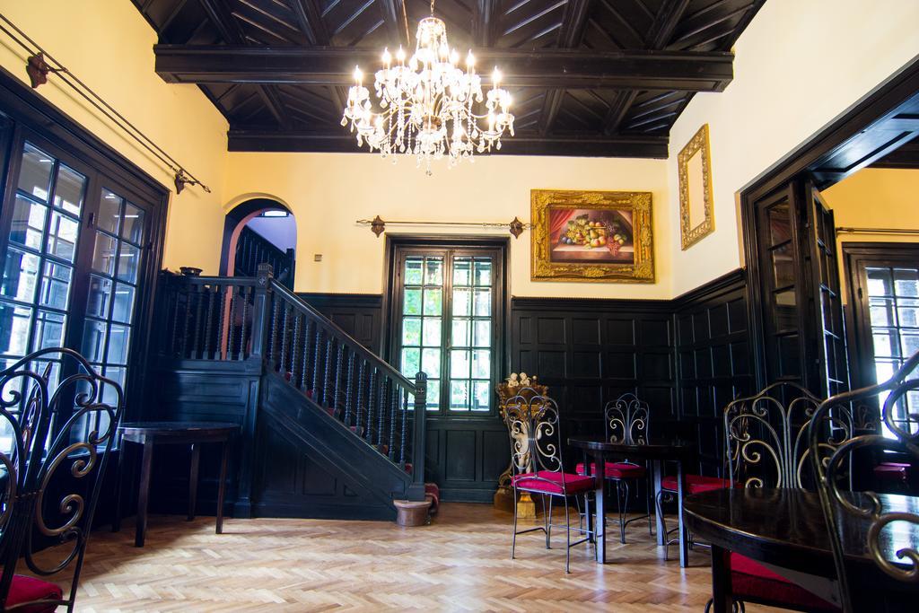 Casa Cu Farfurii Sinaia Exterior foto